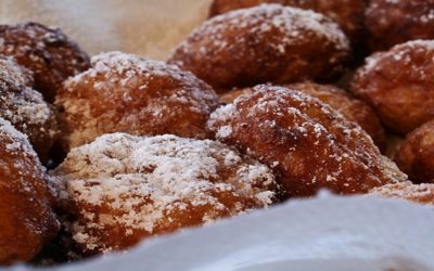 Dolci di carnevale: frittelle e chiacchiere di pasticceria a Varese