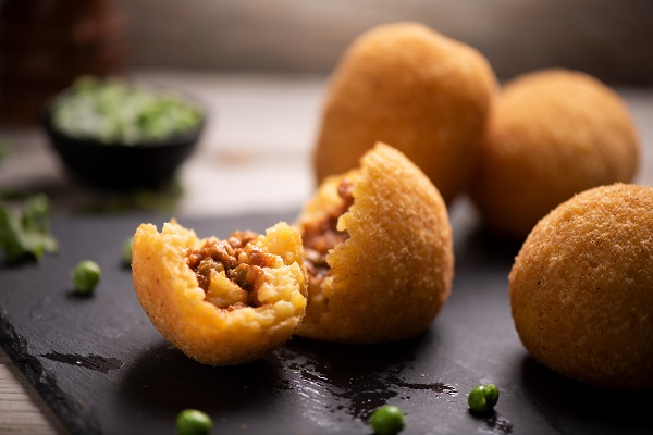 Da noi trovi i veri arancini di riso catanesi.