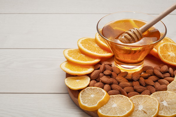 Alcuni degli ingredienti dei dolci delle feste catanesi.