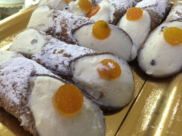 Cannoli siciliani.
