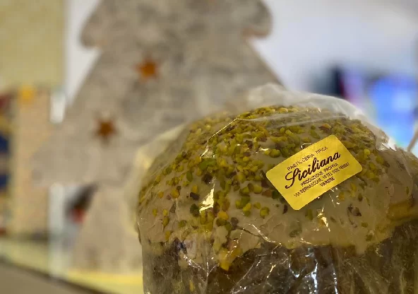 Panettone al pistacchio di ispirazione siciliana.