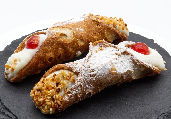Specialità siciliane condividere Cannoli siciliani.